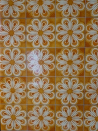 Shiny vintage orange floral wallpaper