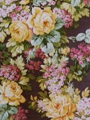 Vintage behang met roze en gele bloemen