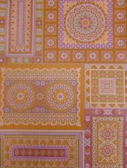 papier peint vintage geometrique avec fleurs purpre et orange